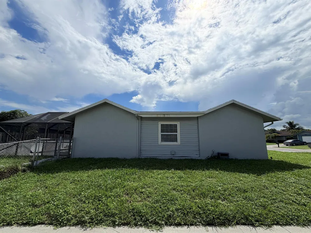 10431 Carmen Lane Royal Palm Beach, FL 33411