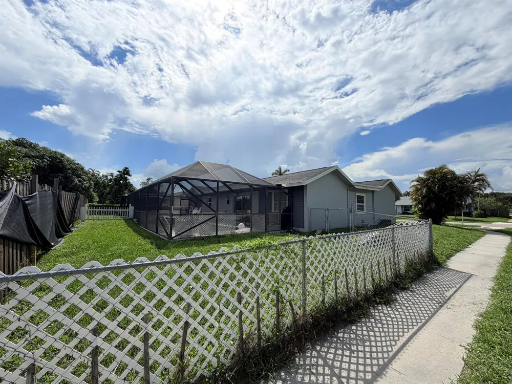 10431 Carmen Lane Royal Palm Beach, FL 33411