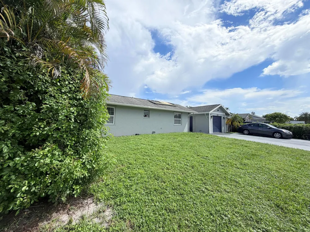 10431 Carmen Lane Royal Palm Beach, FL 33411