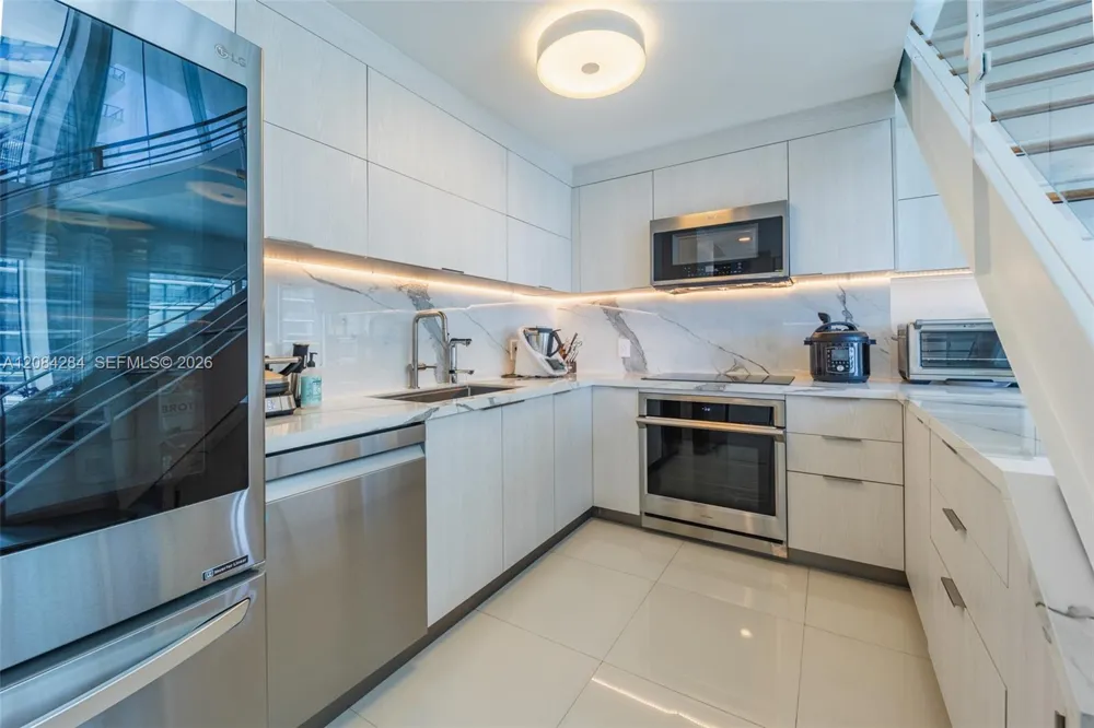 60 SW 13th St #4006 Miami, FL 33130