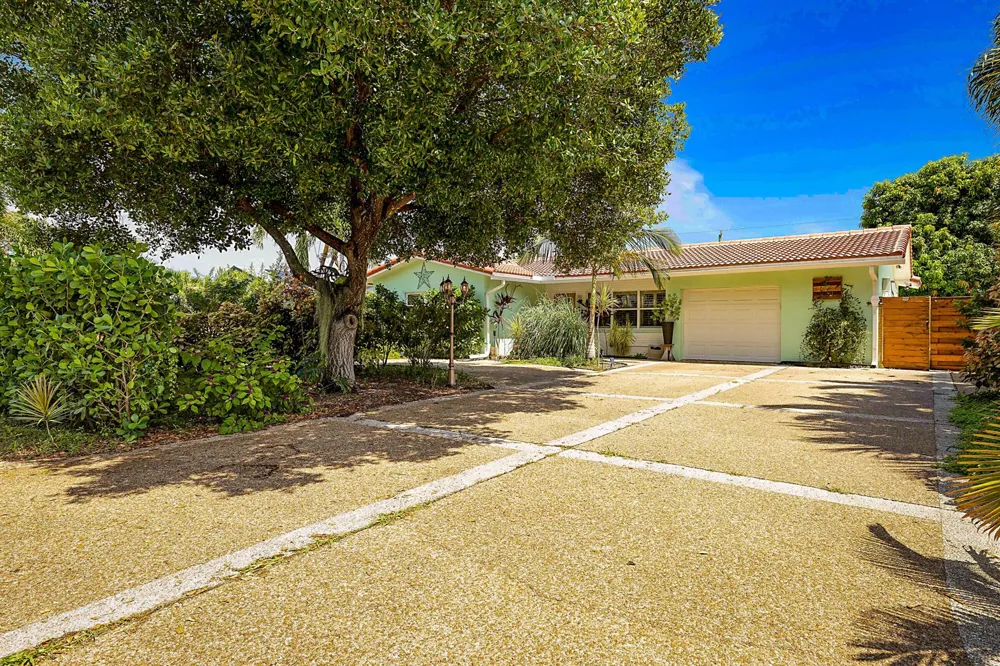 2242 NW 3rd Court Boca Raton, FL 33431