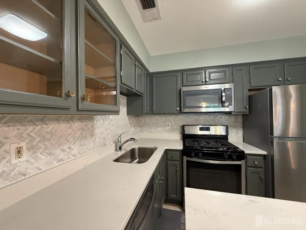 334 Waterford Drive Edison, NJ 08817