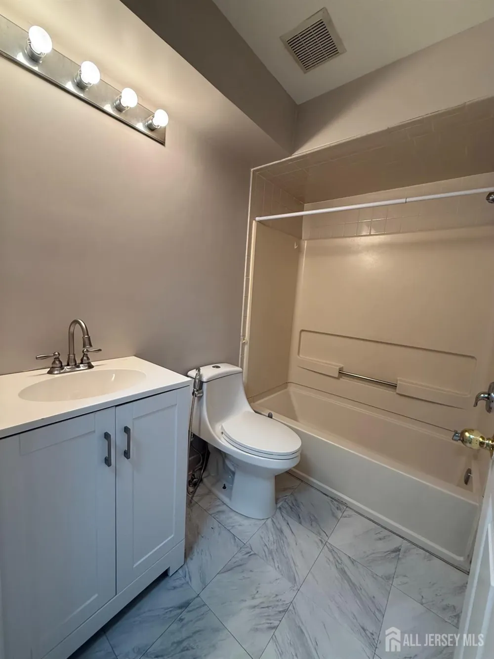 334 Waterford Drive Edison, NJ 08817