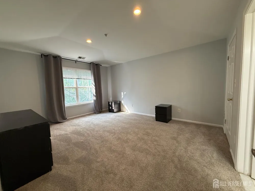 334 Waterford Drive Edison, NJ 08817