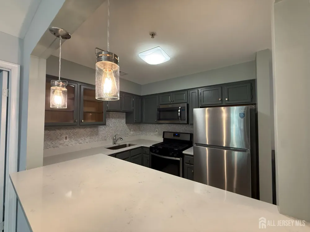 334 Waterford Drive Edison, NJ 08817