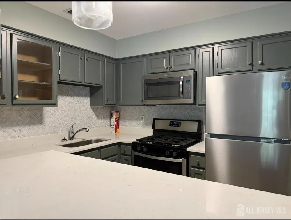 334 Waterford Drive Edison, NJ 08817