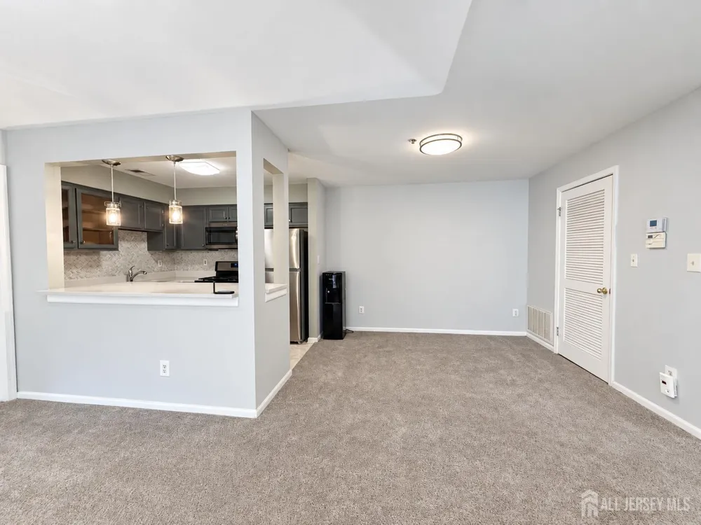 334 Waterford Drive Edison, NJ 08817