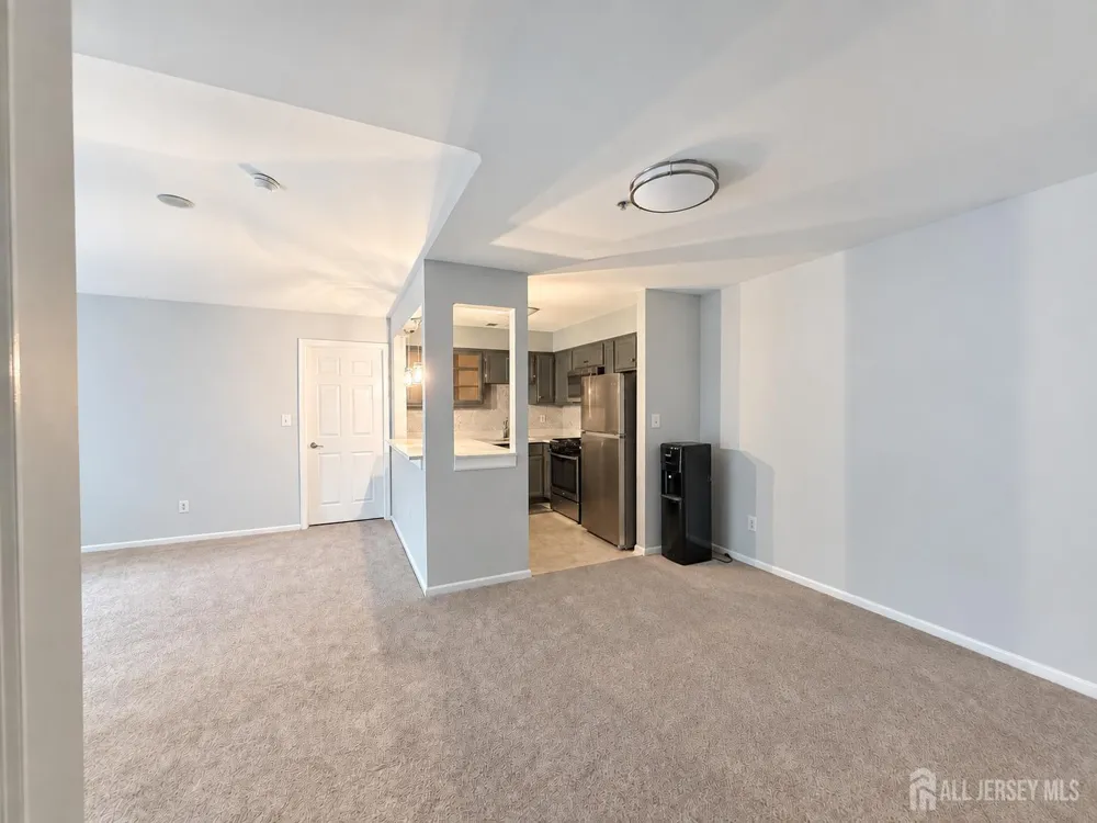 334 Waterford Drive Edison, NJ 08817