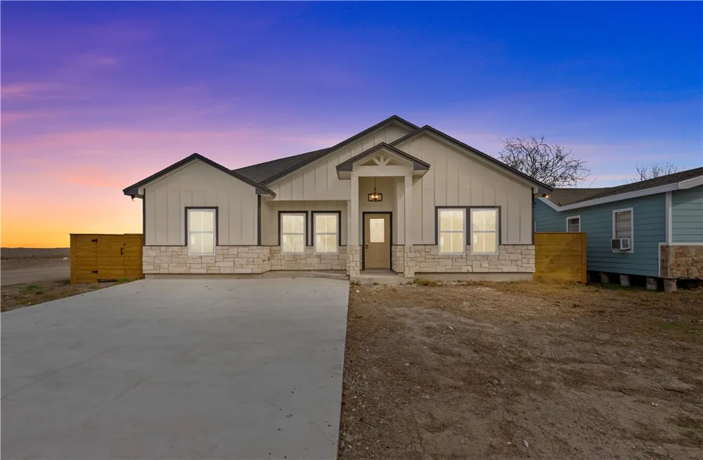 947 Mesquite Street Robstown, TX 78380