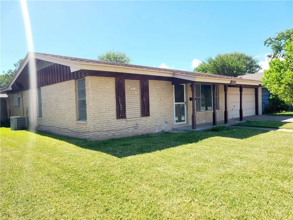1305 Dallas Street Portland, TX 78374