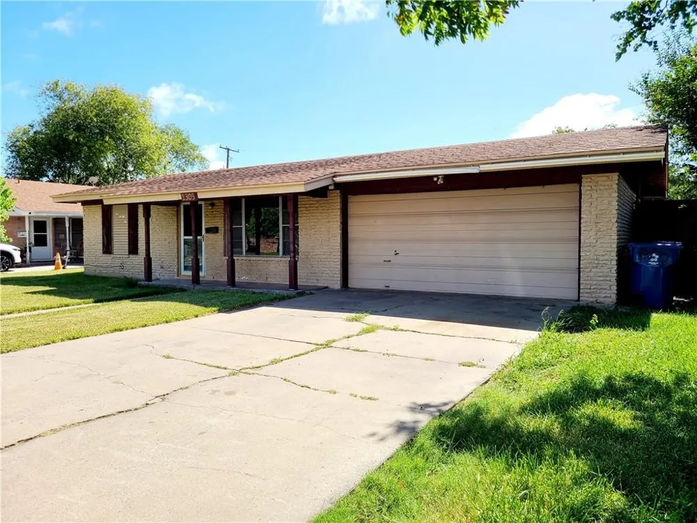 1305 Dallas Street Portland, TX 78374