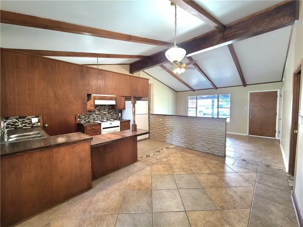 1305 Dallas Street Portland, TX 78374