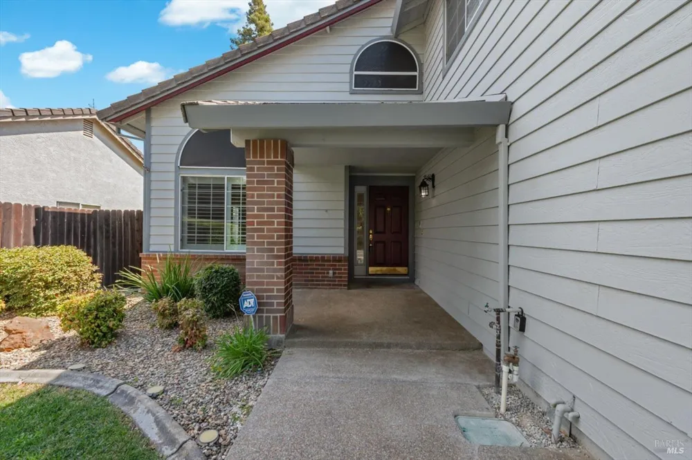 231 Alder Crest Way Vacaville, CA 95688