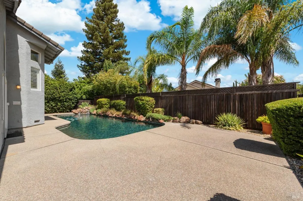 231 Alder Crest Way Vacaville, CA 95688