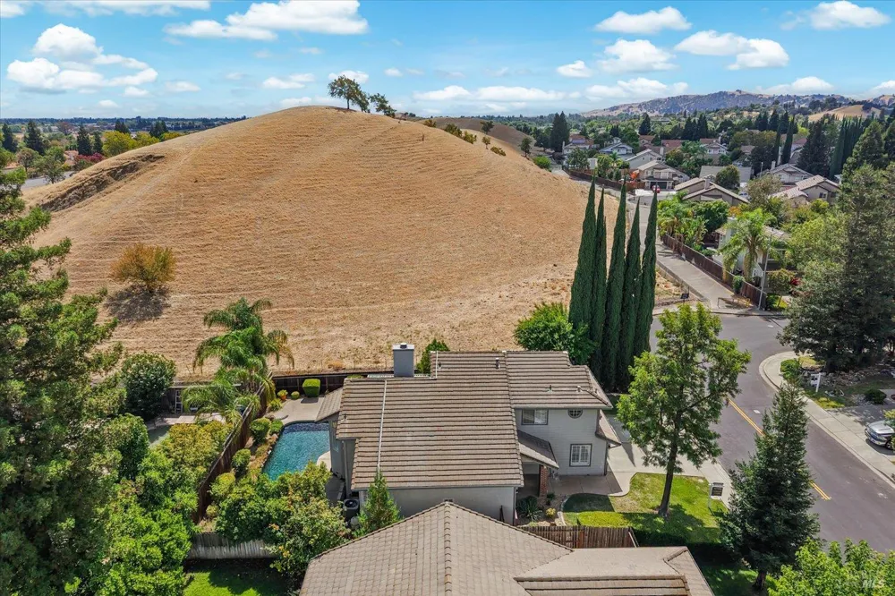 231 Alder Crest Way Vacaville, CA 95688