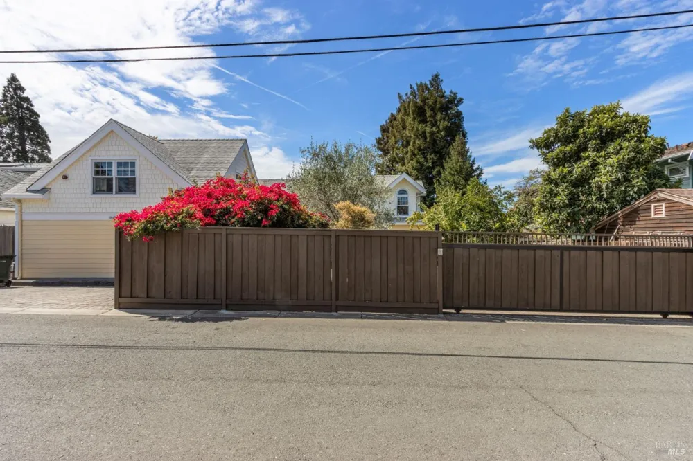 455 W I STREET Benicia, CA 94510