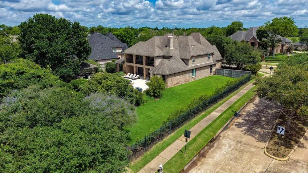 18 Waters Lake Boulevard Missouri City, TX 77459