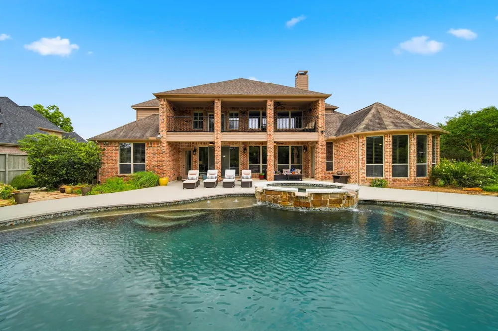 18 Waters Lake Boulevard Missouri City, TX 77459