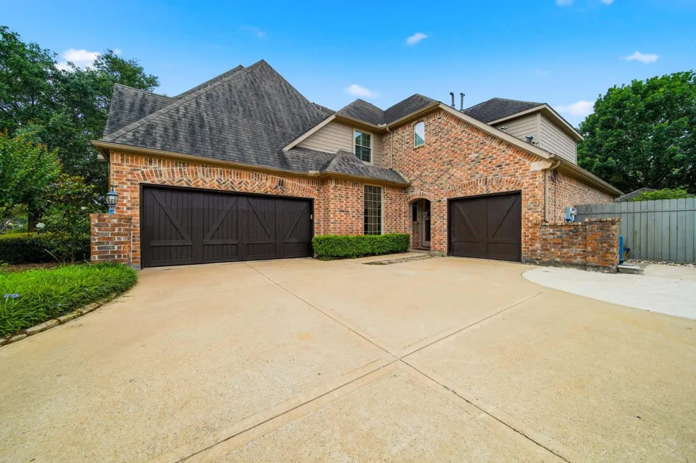 18 Waters Lake Boulevard Missouri City, TX 77459