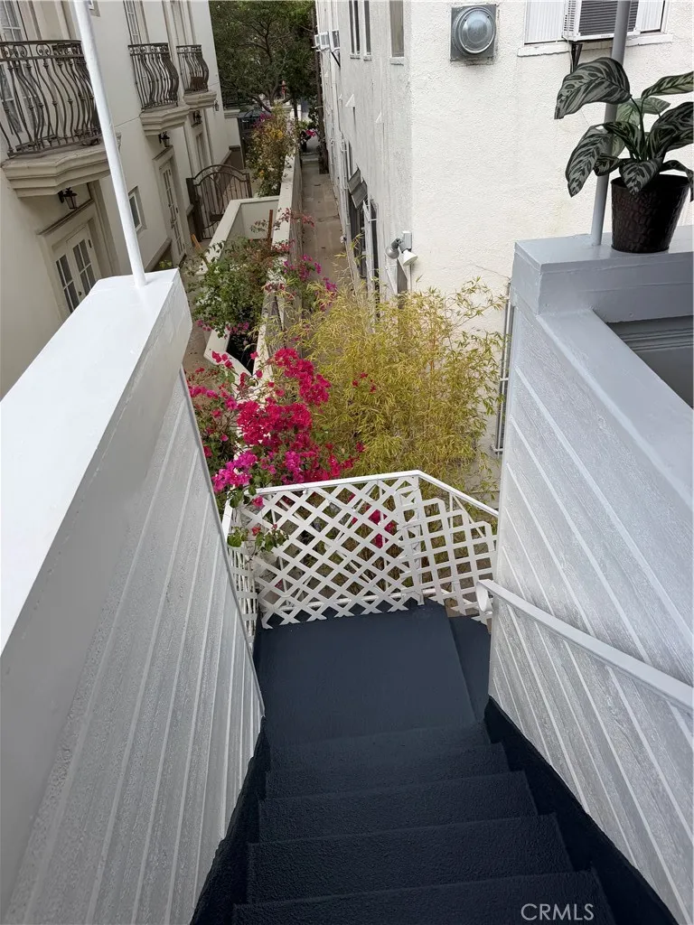 124 S Elm Drive #9 Beverly Hills, CA 90212