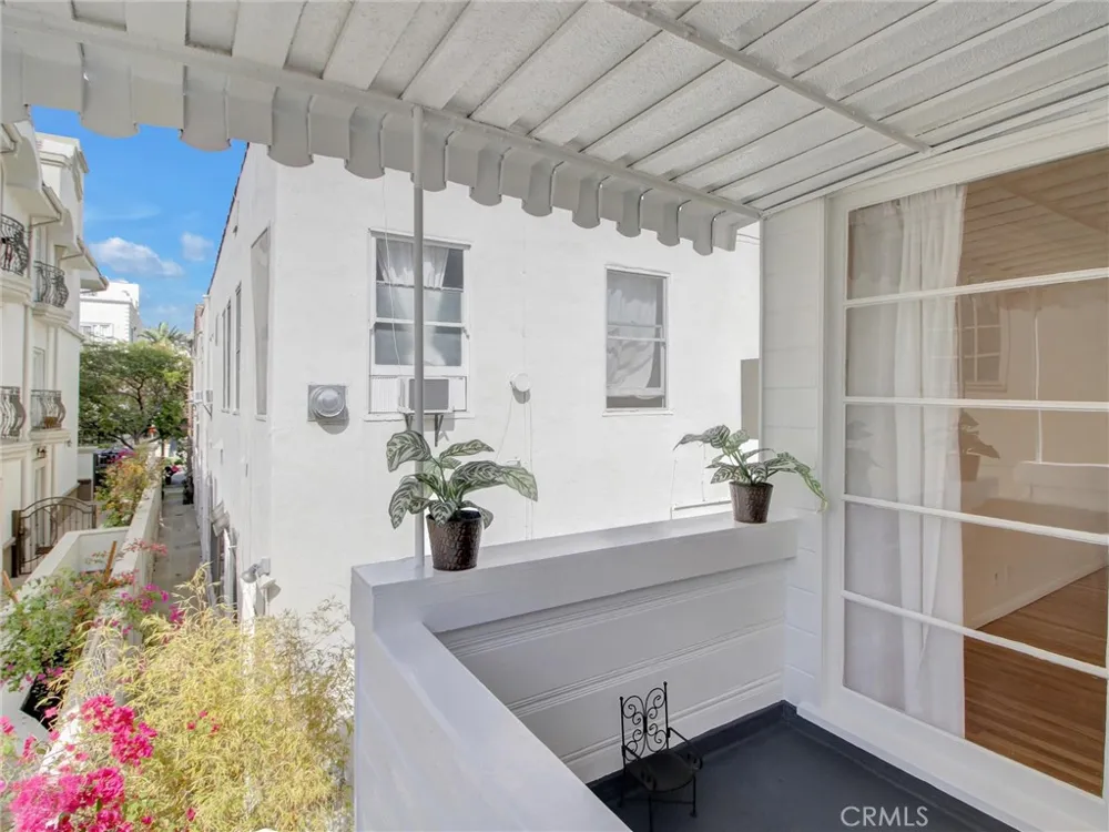 124 S Elm Drive #9 Beverly Hills, CA 90212