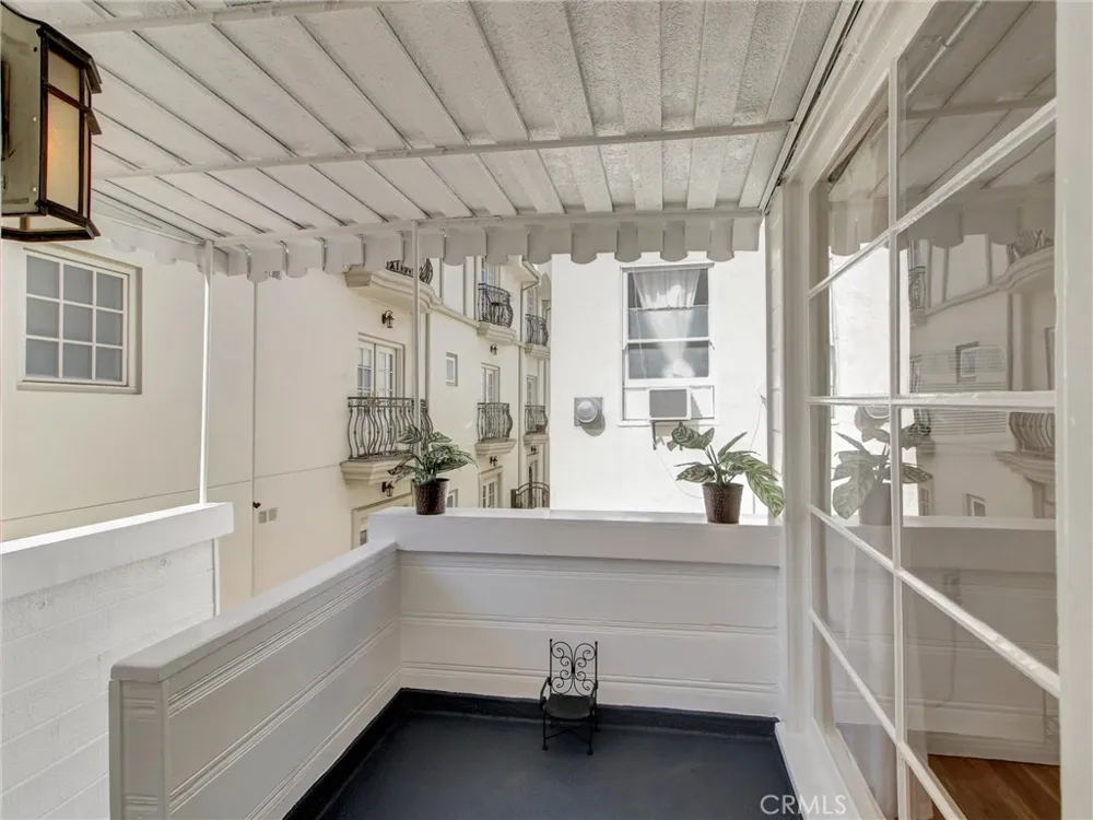 124 S Elm Drive #9 Beverly Hills, CA 90212