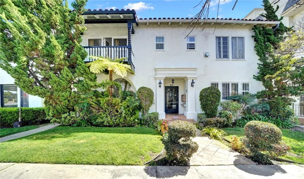 124 S Elm Drive #9 Beverly Hills, CA 90212