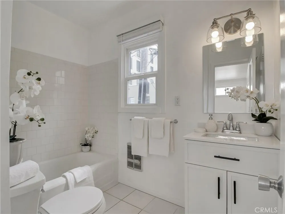 124 S Elm Drive #9 Beverly Hills, CA 90212