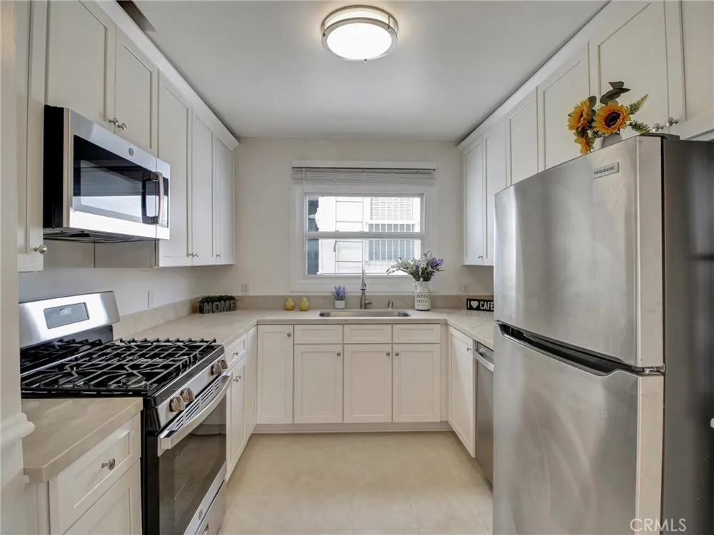 124 S Elm Drive #9 Beverly Hills, CA 90212