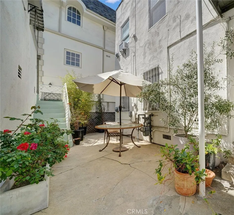 124 S Elm Drive #9 Beverly Hills, CA 90212