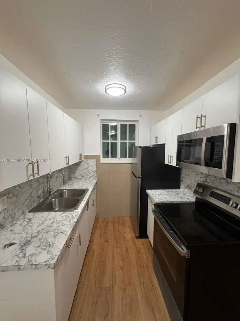 160 NE 55th St #3 Miami, FL 33137