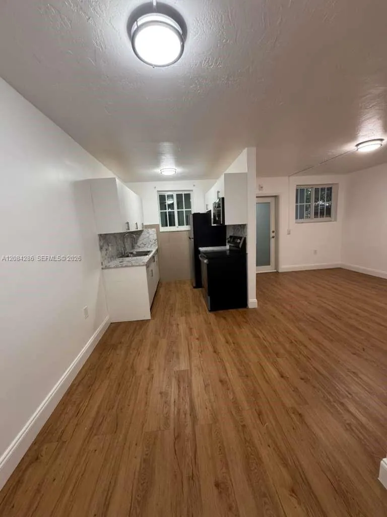 160 NE 55th St #3 Miami, FL 33137