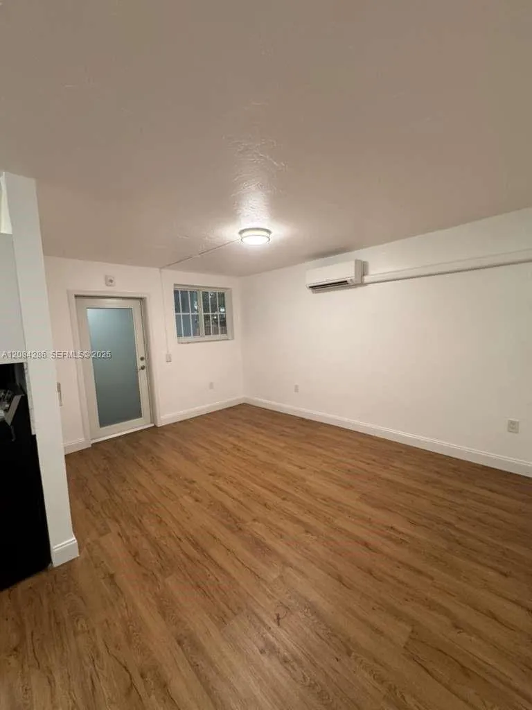 160 NE 55th St #3 Miami, FL 33137