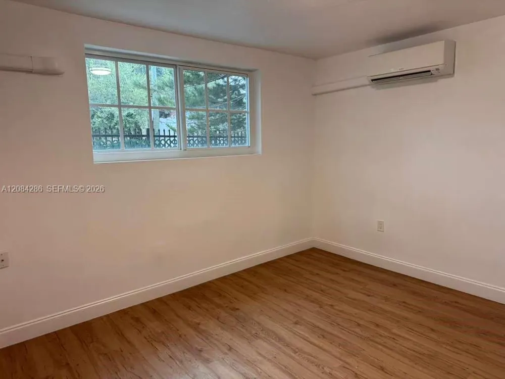 160 NE 55th St #3 Miami, FL 33137