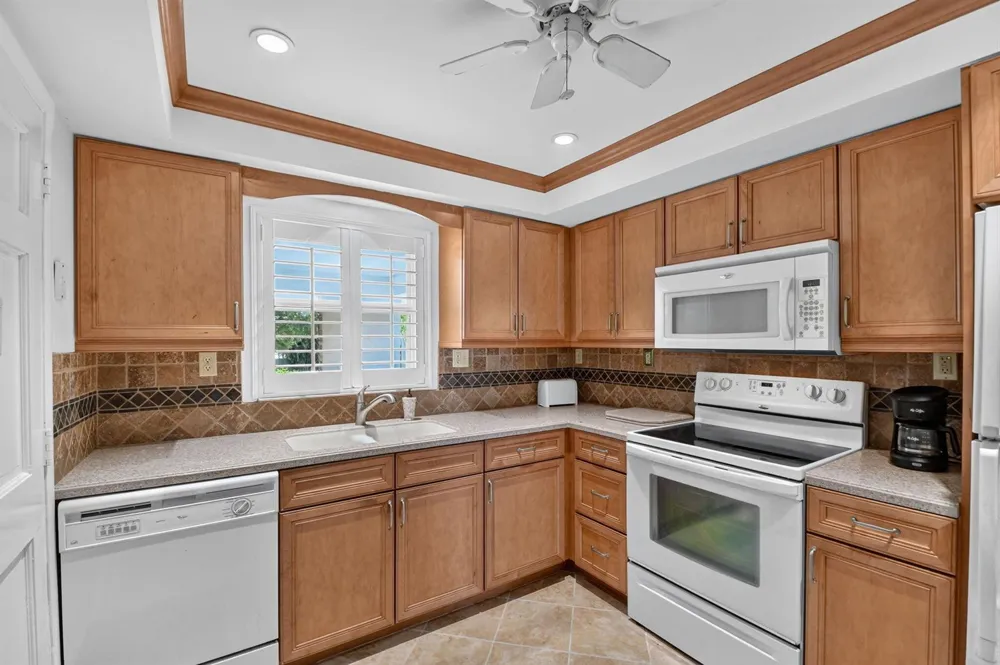 5510 OCEAN #207 Ocean Ridge, FL 33435