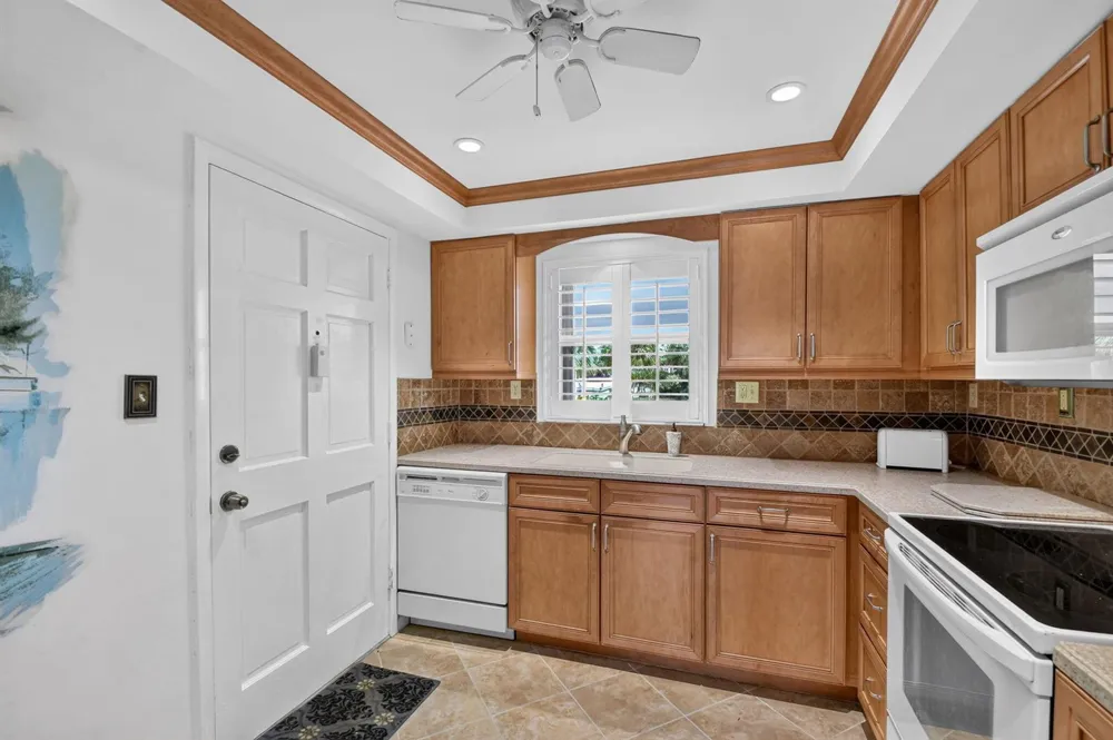 5510 OCEAN #207 Ocean Ridge, FL 33435