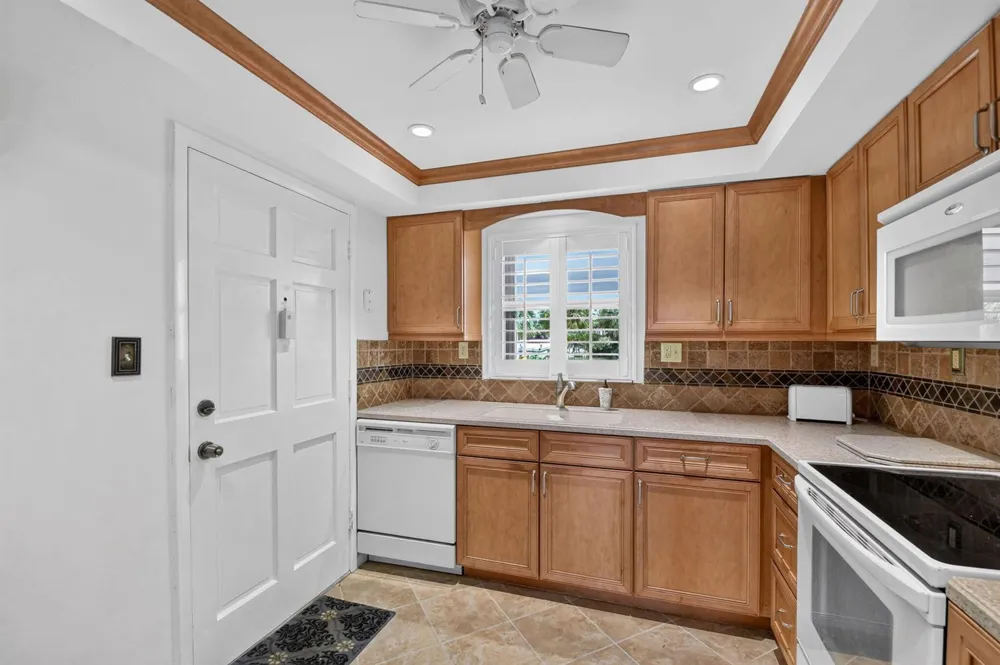 5510 OCEAN #207 Ocean Ridge, FL 33435