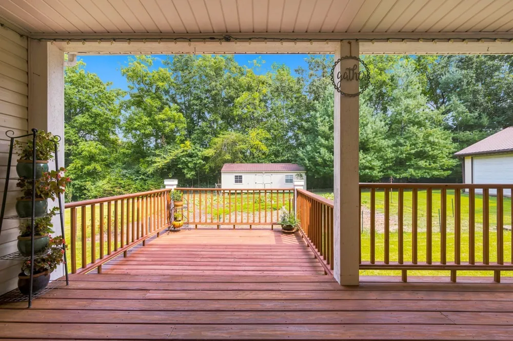 526 Aubrey Ln Burns, TN 37029