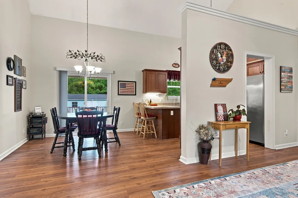 526 Aubrey Ln Burns, TN 37029
