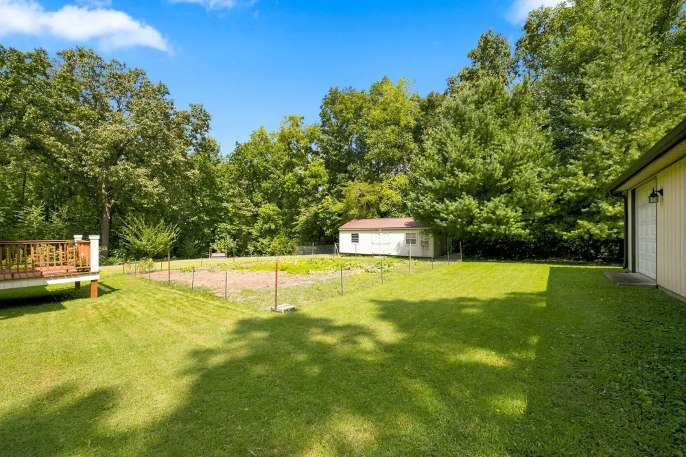 526 Aubrey Ln Burns, TN 37029