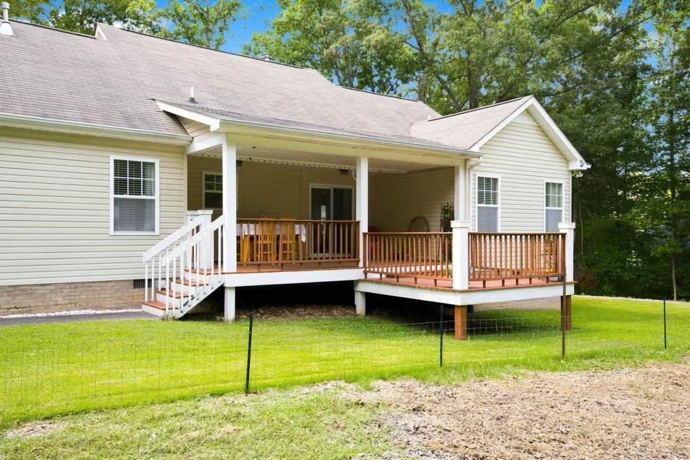 526 Aubrey Ln Burns, TN 37029