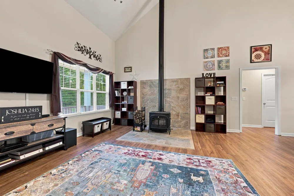 526 Aubrey Ln Burns, TN 37029