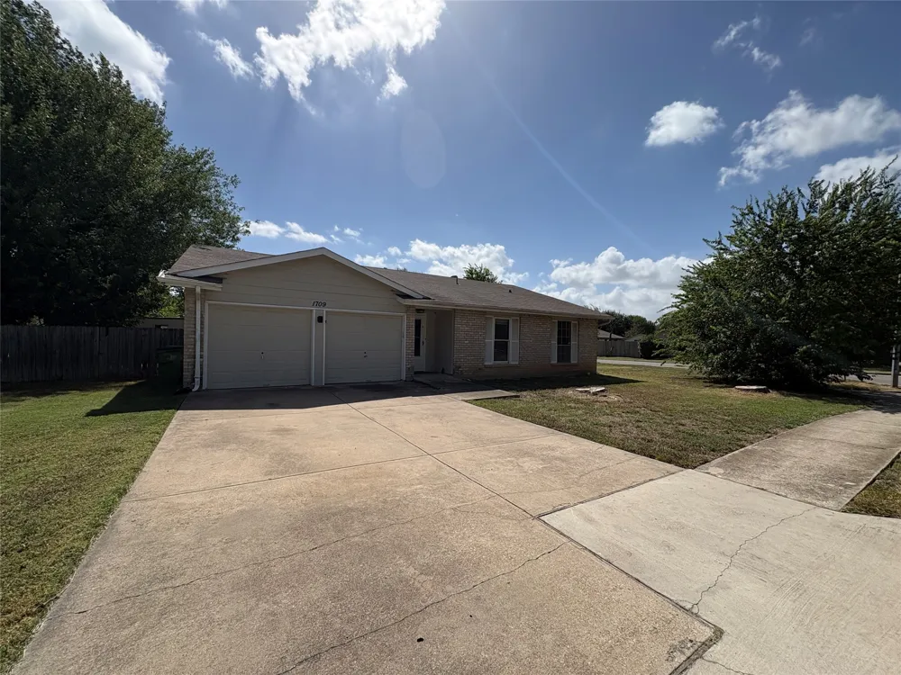 1709 W Mesa Park Drive Round Rock, TX 78664