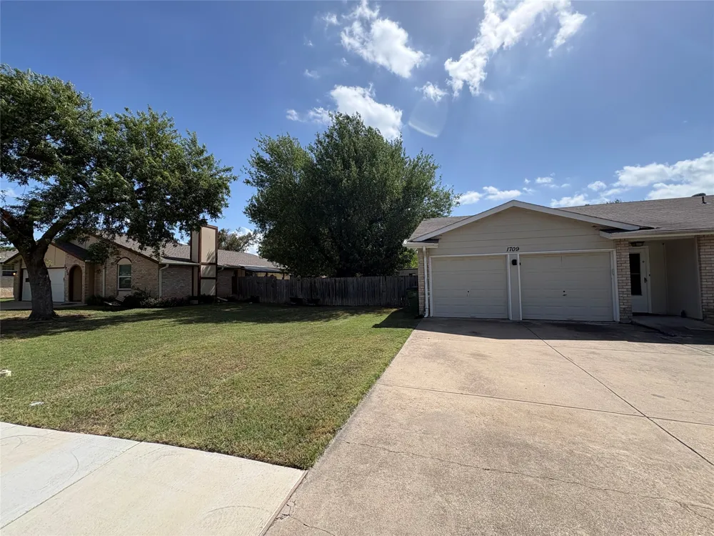 1709 W Mesa Park Drive Round Rock, TX 78664