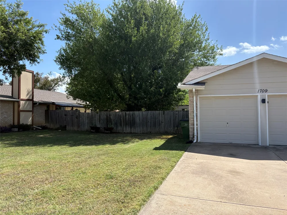 1709 W Mesa Park Drive Round Rock, TX 78664