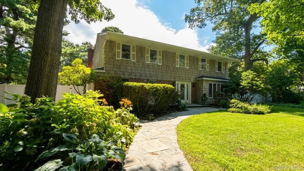 8 Tree Hollow Lane Dix Hills, NY 11746