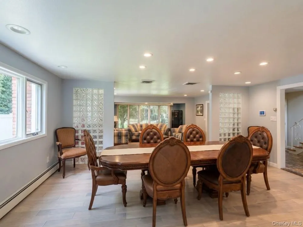8 Tree Hollow Lane Dix Hills, NY 11746