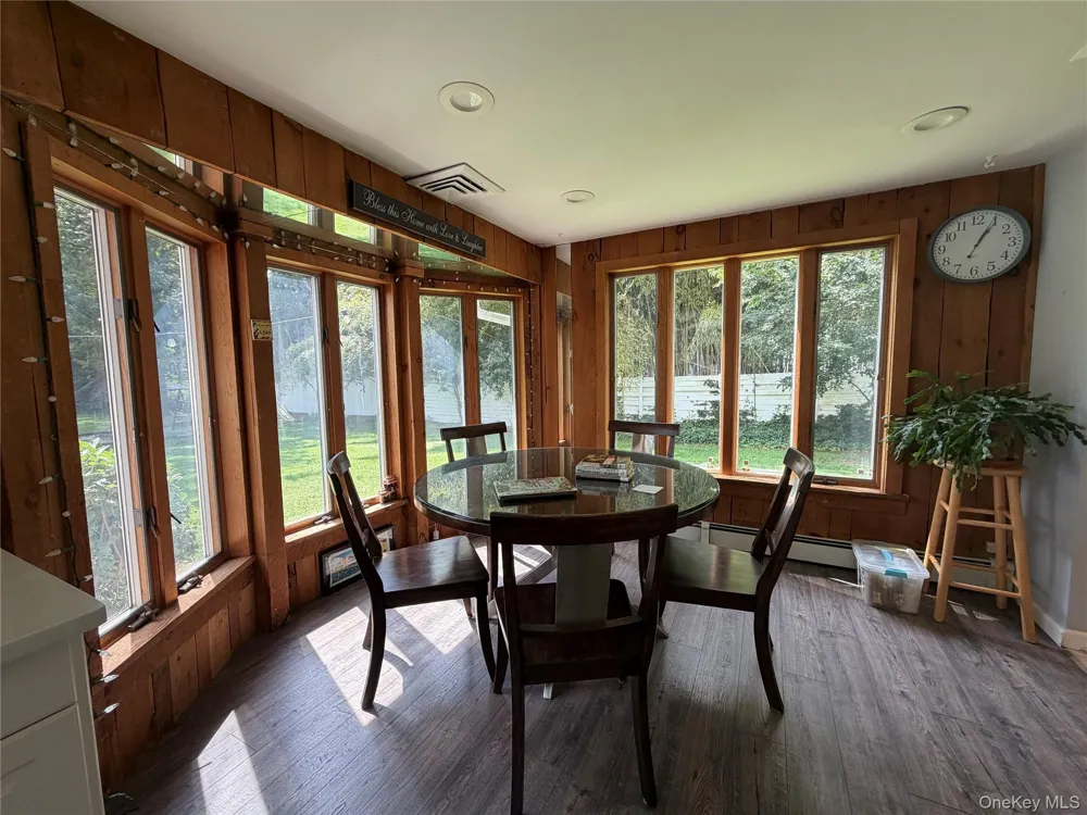 8 Tree Hollow Lane Dix Hills, NY 11746