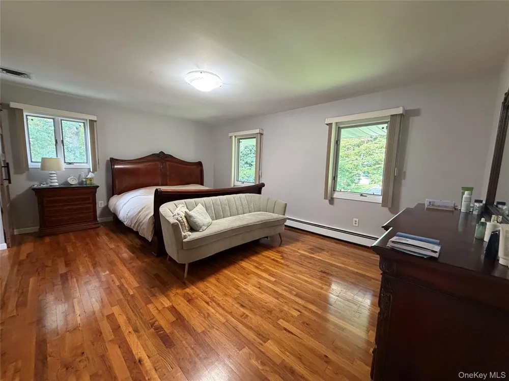 8 Tree Hollow Lane Dix Hills, NY 11746