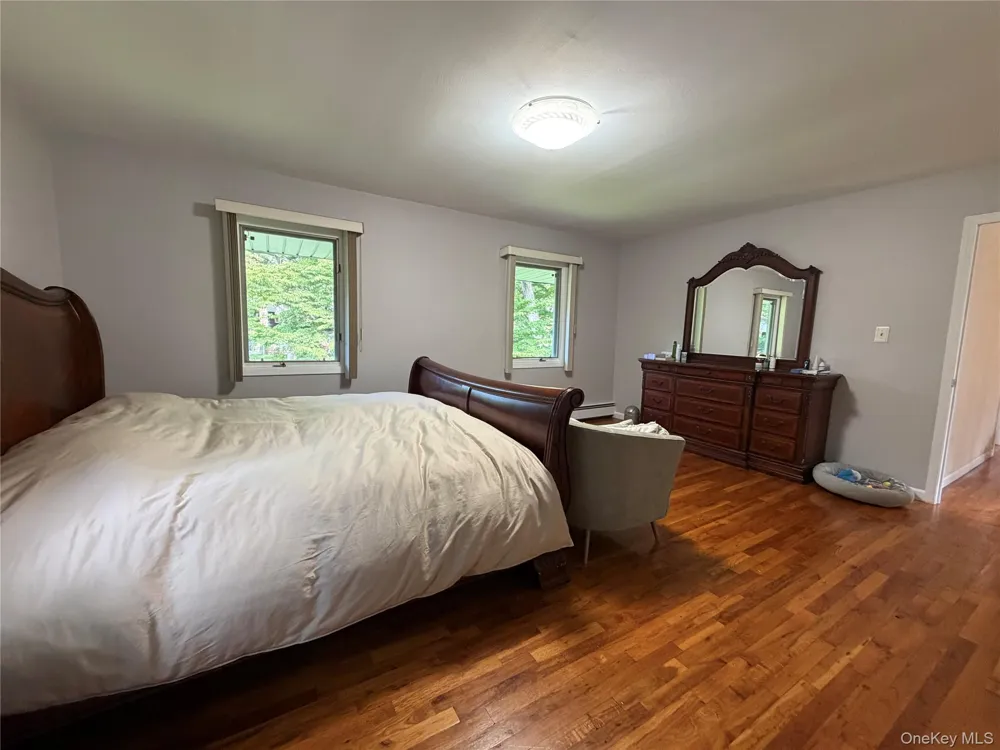 8 Tree Hollow Lane Dix Hills, NY 11746